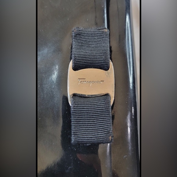 SALVATORE FERRAGAMO vara bow patent leather crossbody bag small - Picture 8 of 10